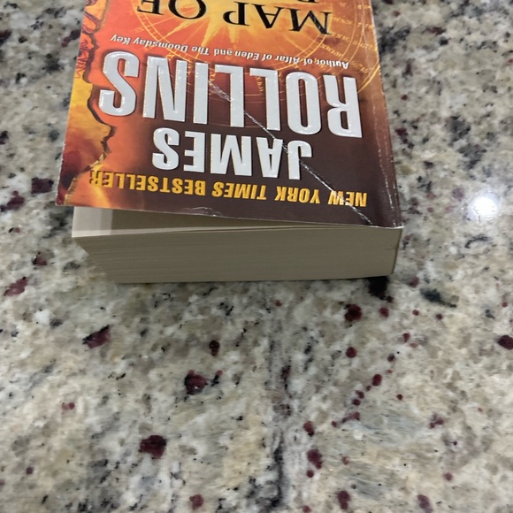 Map Of Bones by James Rollins paperback slight bend on cover - Picture 4 of 6